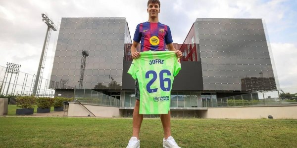 托伦茨：待在巴萨一线队感觉很棒；小时候我以阿尔巴为榜样